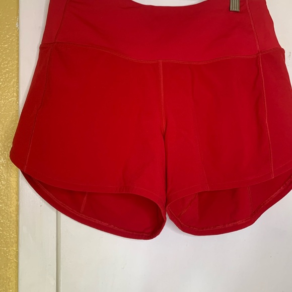 Lululemon women’s short red with silver logo Sz 6 - Picture 1 of 6